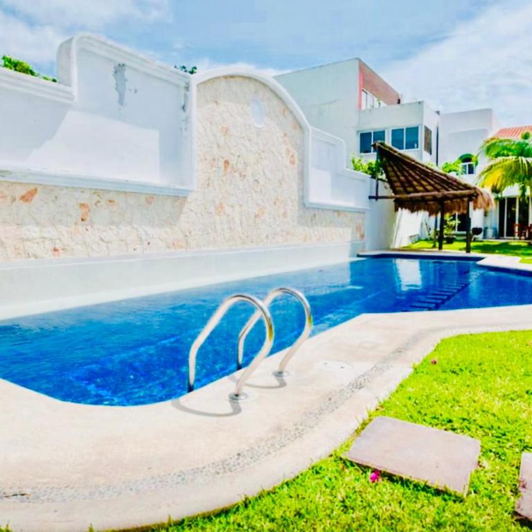 Deluxe Family Budget Balcony Room with Pool Playacar Ii - Family Room - 24