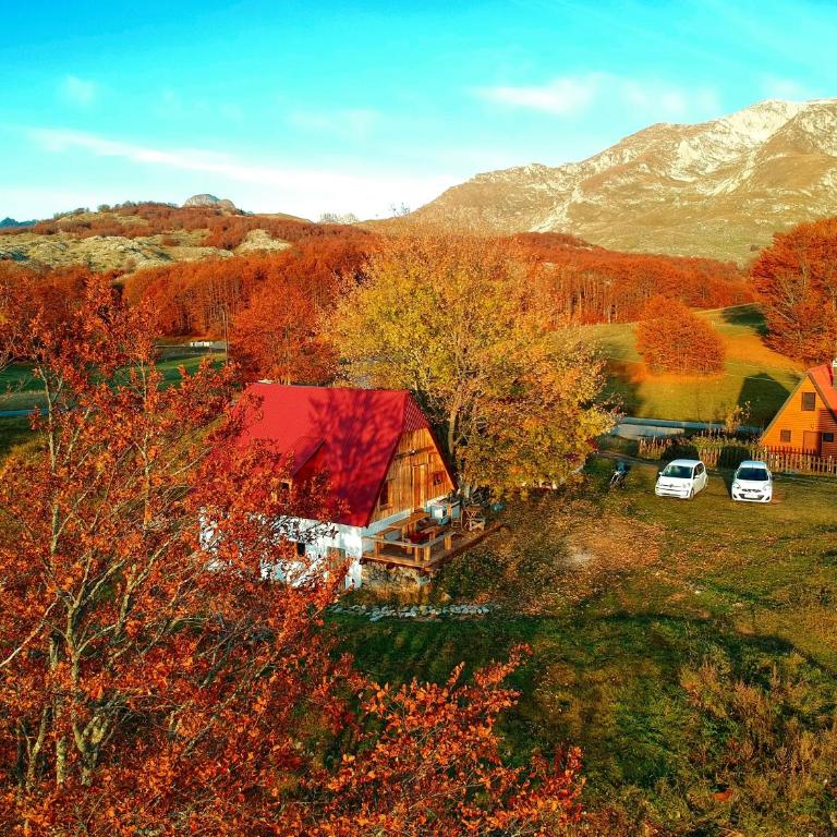 Maple village - Four-Bedroom House - 7