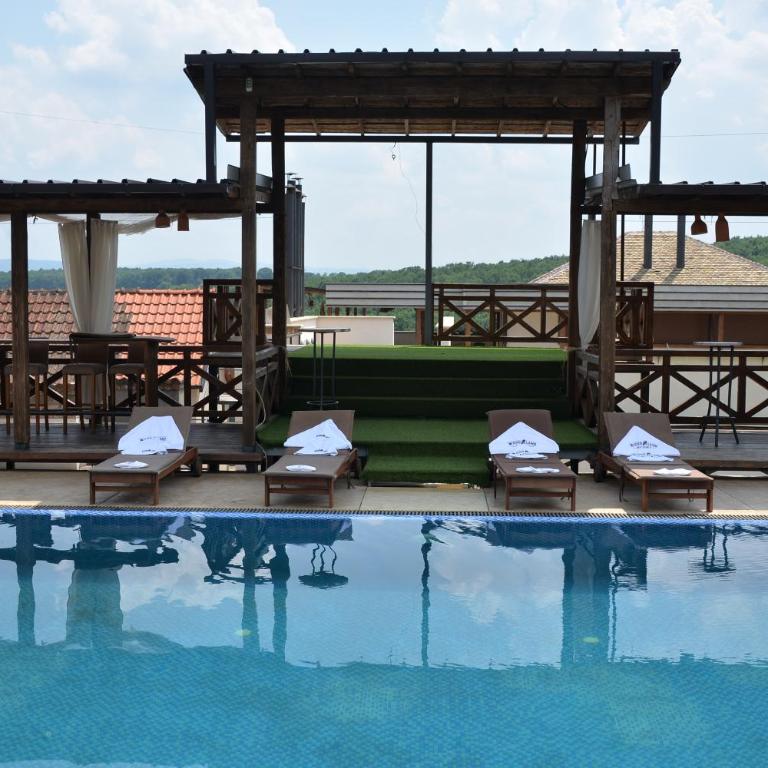 Woodland Resort - Standard King Room - 37