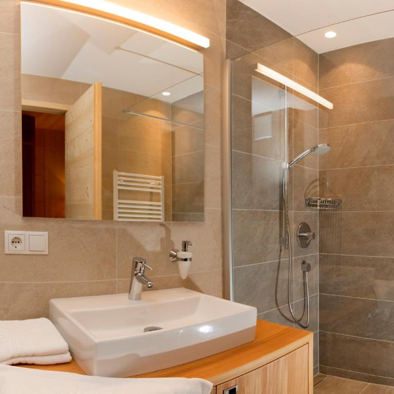 Hotel Schoenblick - Deluxe Doppelzimmer mit Bergblick - 1