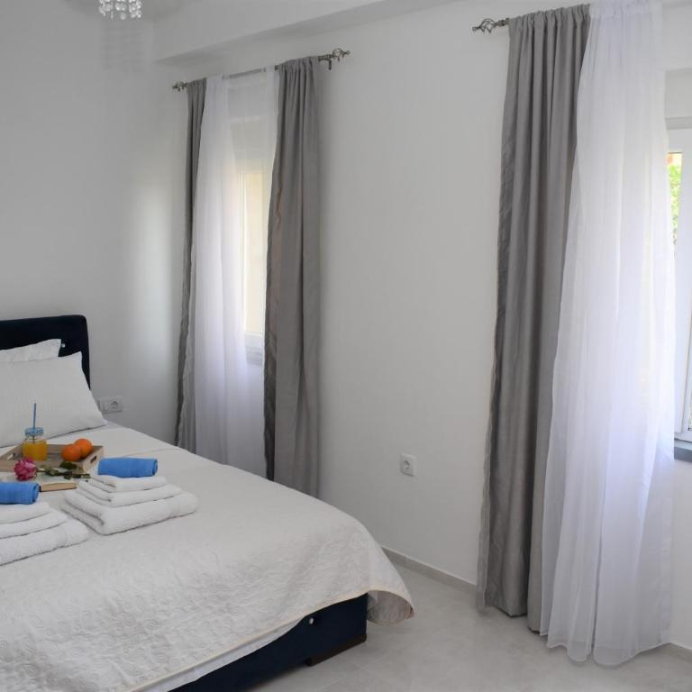Art Apartments - One-Bedroom Apartment - 9
