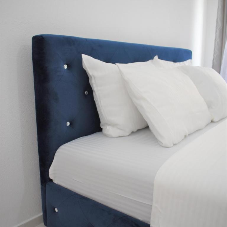 Art Apartments - One-Bedroom Apartment - 10