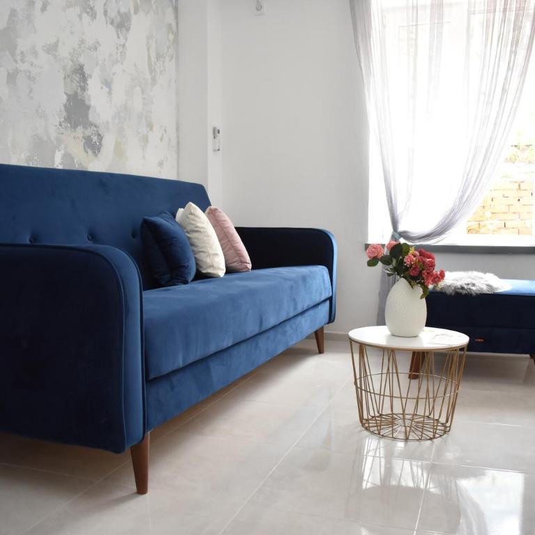 Art Apartments - One-Bedroom Apartment - 2