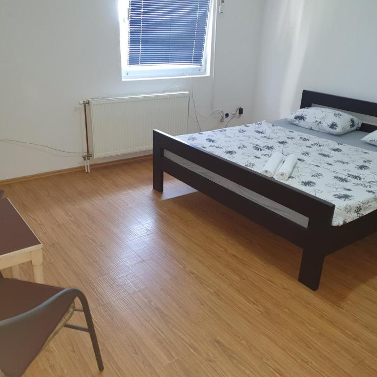 Damir Emir - Dvokrevetna Soba sa Bračnim Krevetom - 4