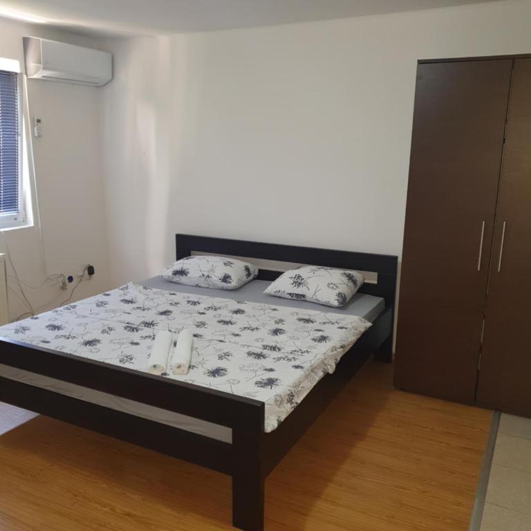 Damir Emir - Dvokrevetna Soba sa Bračnim Krevetom - 1