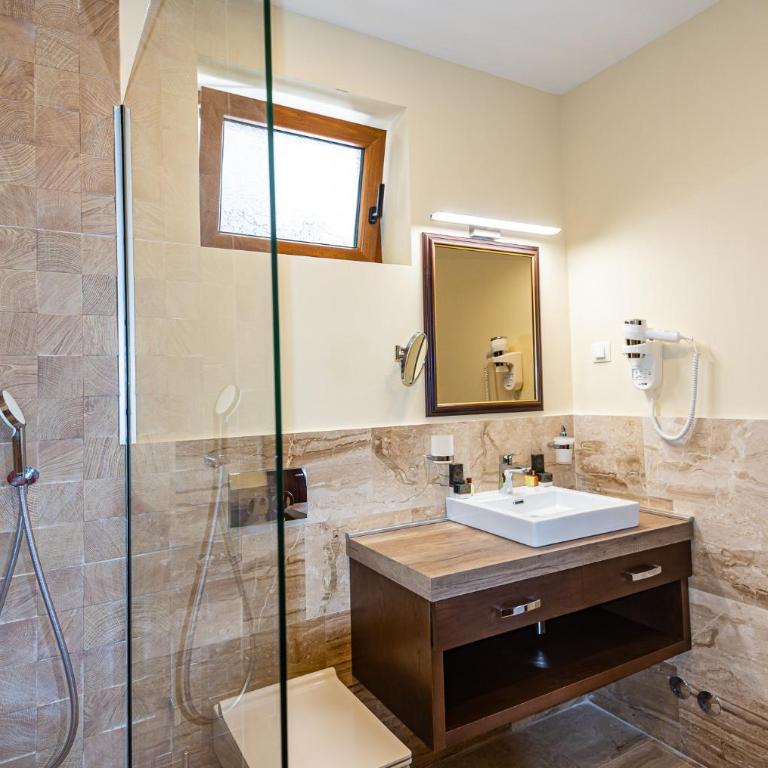 Waikiki Apartments - Deluks Četvorokrevetna Soba - 8