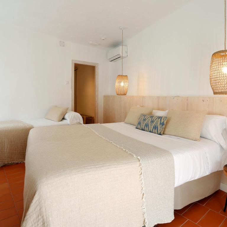 Hostal Ses Negres - Habitación Triple - 2