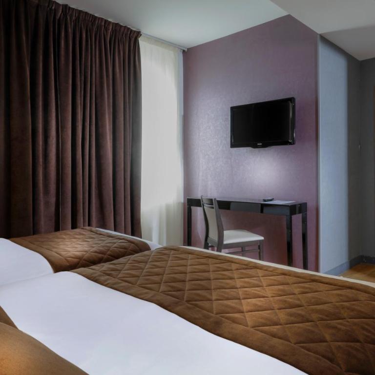 Hôtel Ambre - Chambre Triple - Accessible aux Personnes à Mobilité Réduite - 2