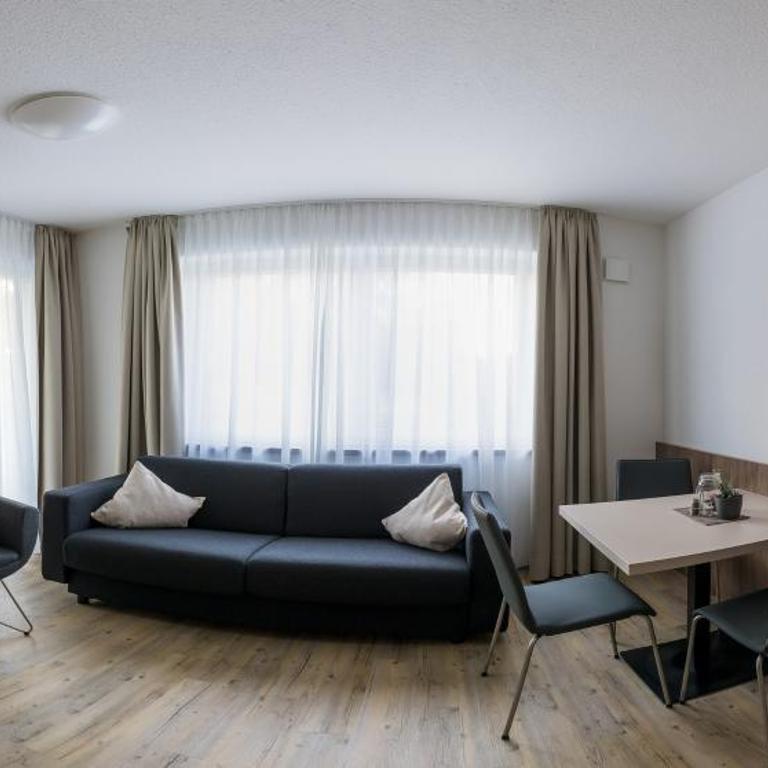 Boarding & HOUSE T24 - Apartment mit Balkon - 1