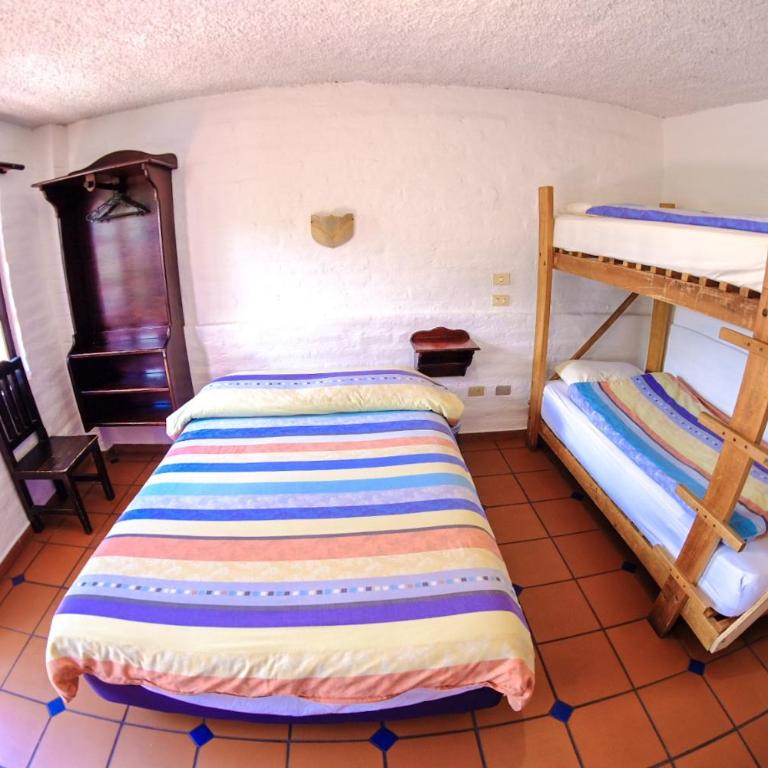 Hostal L'Auberge Inn - Habitación Cuádruple con baño privado - 2