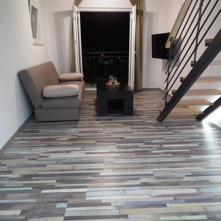 City View Apartment - Apartment with Balcony - 20