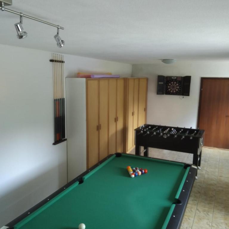 Pool, Pokale, Sauna, Billard, Kirche u. viel Natur - Villa - 28