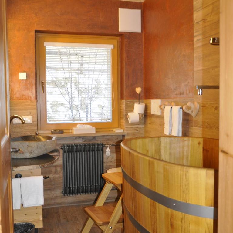 Hotel Rosengarten - Camera Superior Matrimoniale/Doppia con Letti Singoli con Vasca in Legno - 1