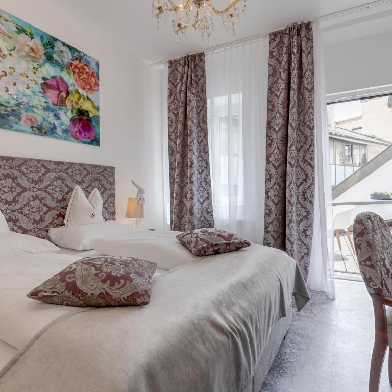 Boutique Hotel Goldenes Lamm Villach - Deluxe Doppelzimmer mit Balkon - 3