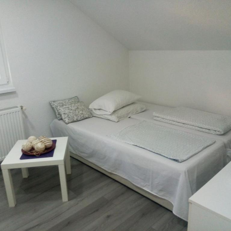 Apartman All seasons - Two-Bedroom Apartment - 5