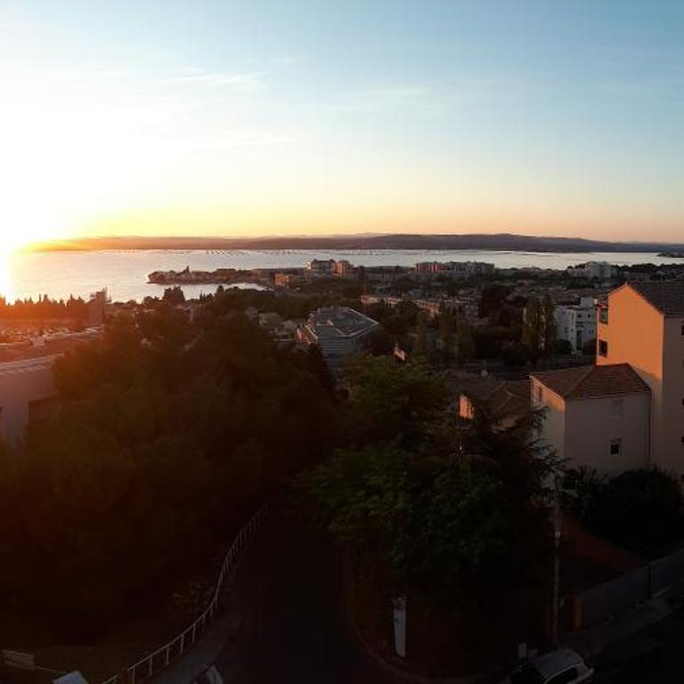 T2 terrasse vue panoramique, piscine, parking, wifi, 2 tv connectées, netflix, clim, ascenseur, barbecue - Appartement - Vue sur Lac - 6