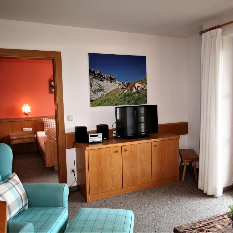 Alpenflair Ferienwohnungen Whg. 304+203 - Apartment mit 1 Schlafzimmer - 2