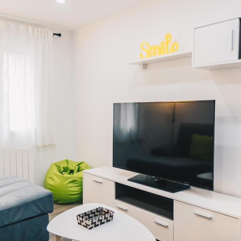 Aiara apartment by People Rentals - Two-Bedroom Apartment - 3