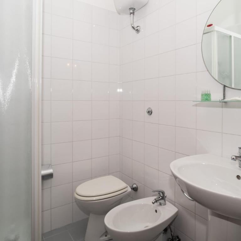 Minerva Monks Inn - Classic Quadruple Room - 2