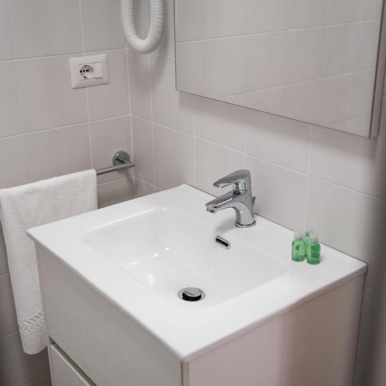 Minerva Monks Inn - Standard Double Room - 9