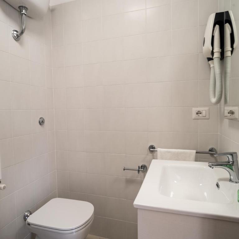 Minerva Monks Inn - Standard Double Room - 13