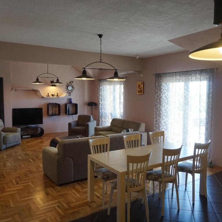 Toholj - Apartman sa 3 Spavaće Sobe - 2