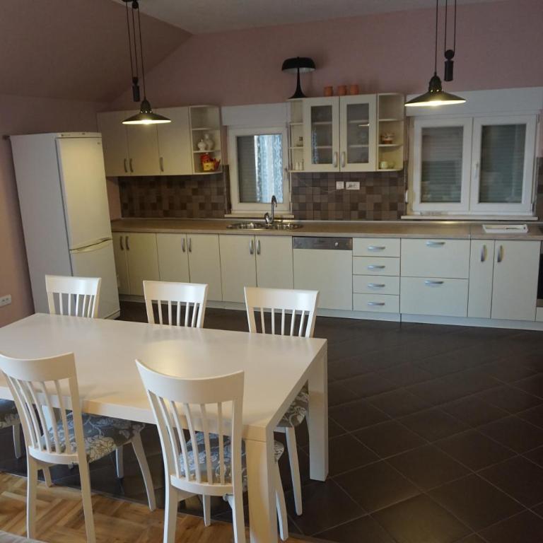 Toholj - Apartman sa 3 Spavaće Sobe - 10