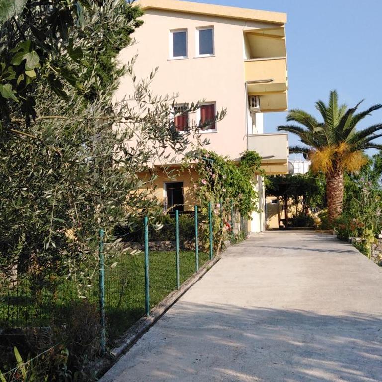 Garden - Two-Bedroom Apartment - 18