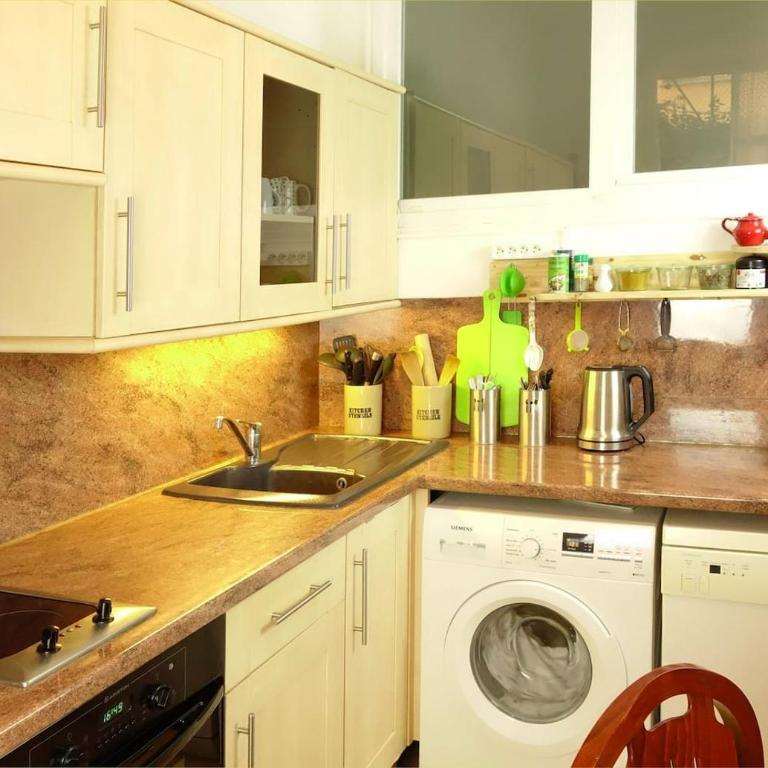 CANNES - À DEUX PAS DU PALAIS DES FESTIVALS - Appartement avec Salle de Bains Commune - 3
