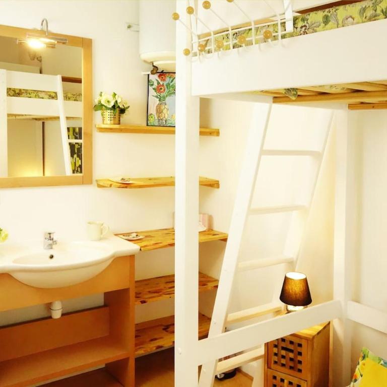 CANNES - À DEUX PAS DU PALAIS DES FESTIVALS - Appartement avec Salle de Bains Commune - 9