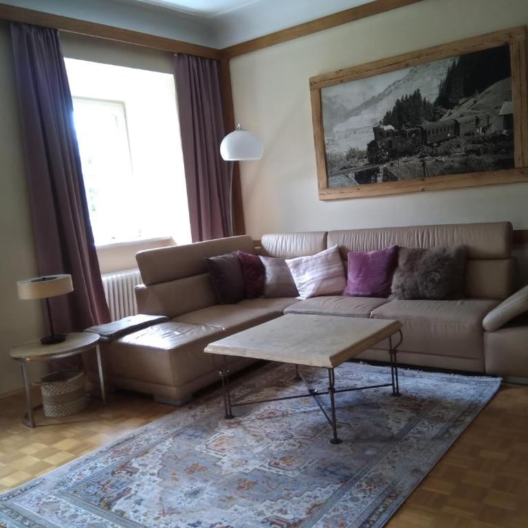 Pool, Pokale, Sauna, Billard, Kirche u. viel Natur - Villa - 12