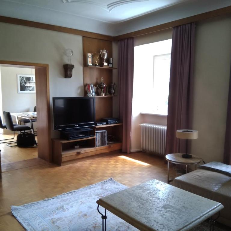 Pool, Pokale, Sauna, Billard, Kirche u. viel Natur - Villa - 13