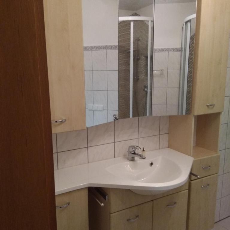 Pool, Pokale, Sauna, Billard, Kirche u. viel Natur - Villa - 24