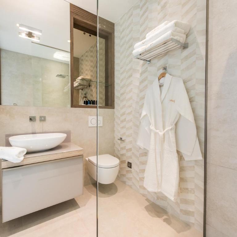 The Garden Suites - Deluxe Apartment - 3