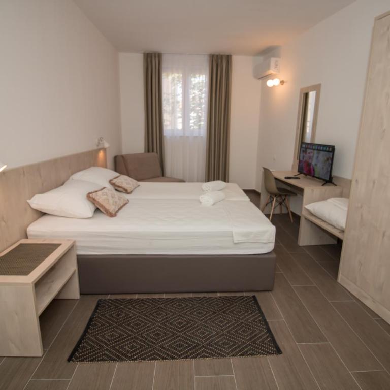 Ninas Apartments - Standard Studio - 2