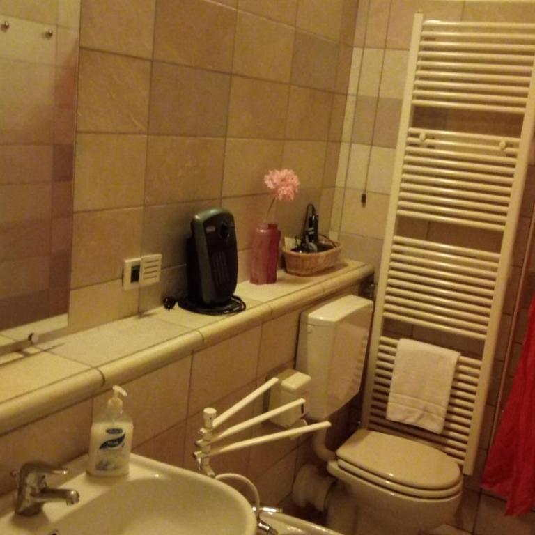 Corte Posta B&B - parcheggio e bagno in camera - ideale per Coppie, Soggiorni di lavoro, Viaggiatori interessati a arte e cultura - Camera Matrimoniale Standard - 2