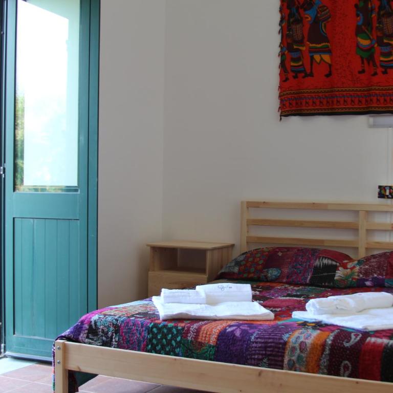 Beteyà Hostel Don Bosco - Deluxe Triple Room with Sea View Balcony - 10