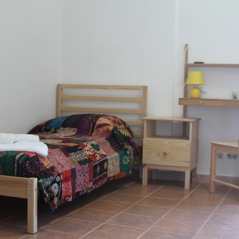 Beteyà Hostel Don Bosco - Deluxe Triple Room with Sea View Balcony - 11