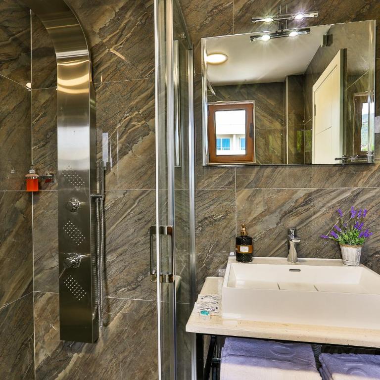 Sunset Hotel - Superior Double Room with Balcony and Sea View - 14