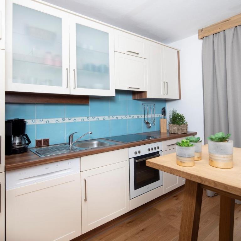 Gästehaus Weiherhof - Apartment mit 2 Schlafzimmern und Balkon - 10