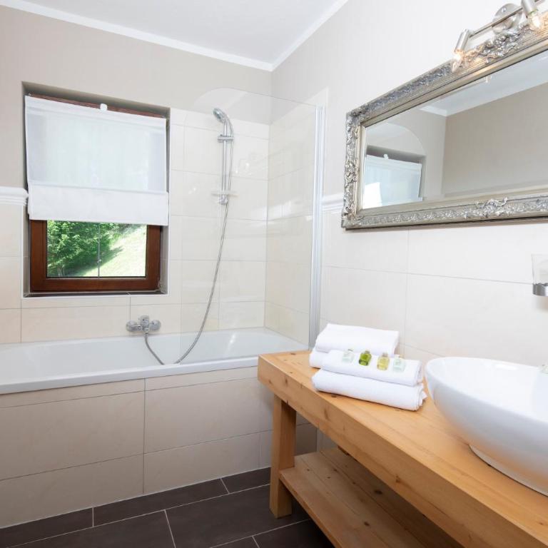 Gästehaus Weiherhof - Apartment mit 2 Schlafzimmern und Balkon - 2