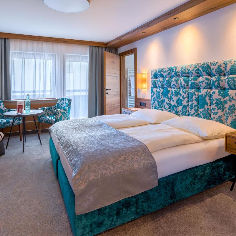 Hotel-Garni Jakober - B&B und Appartements - Deluxe Doppelzimmer mit Balkon - 12