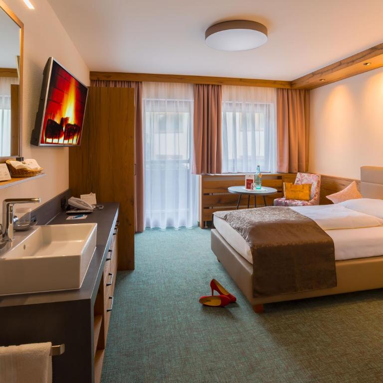 Hotel-Garni Jakober - B&B und Appartements - Einzelzimmer mit Balkon - 11