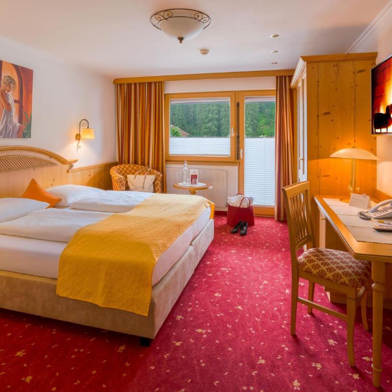 Hotel-Garni Jakober - B&B und Appartements - Superior Doppelzimmer mit Balkon - 9