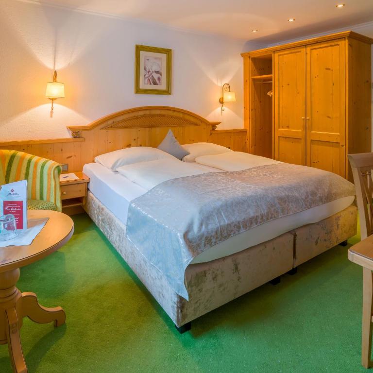 Hotel-Garni Jakober - B&B und Appartements - Superior Doppelzimmer mit Balkon - 10