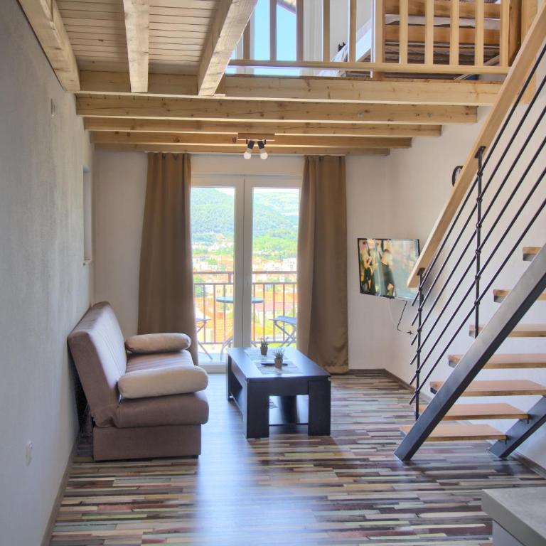 City View Apartment - Apartment with Balcony - 10