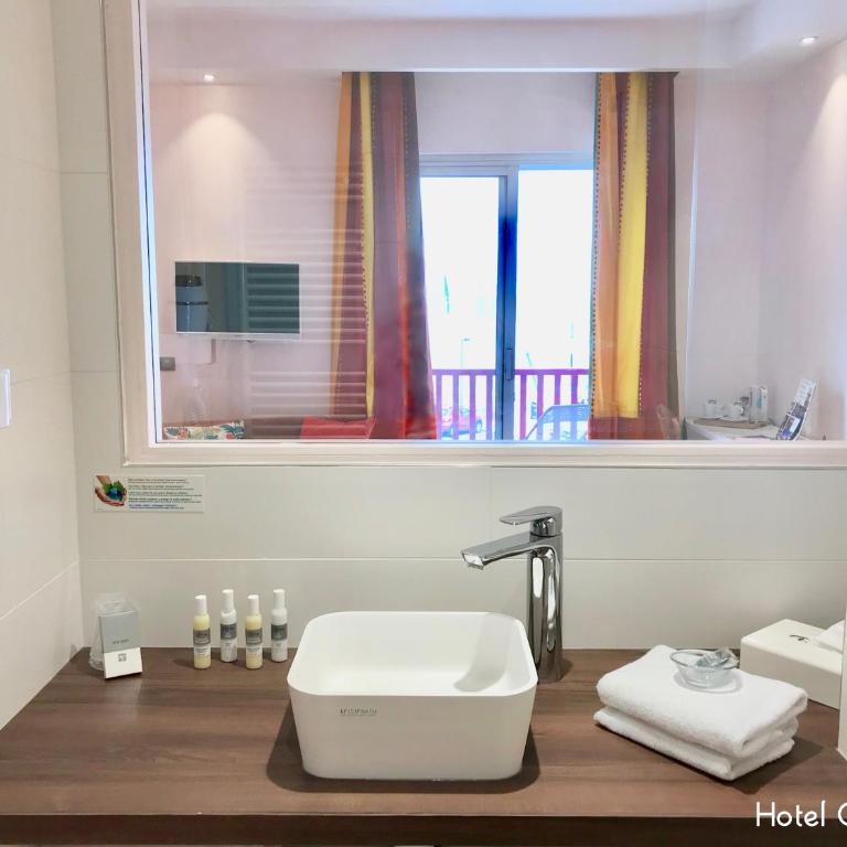Hôtel Outre-Mer - Villa Le Couchant - Chambre Double Deluxe avec Terrasse - Vue sur Mer - 17