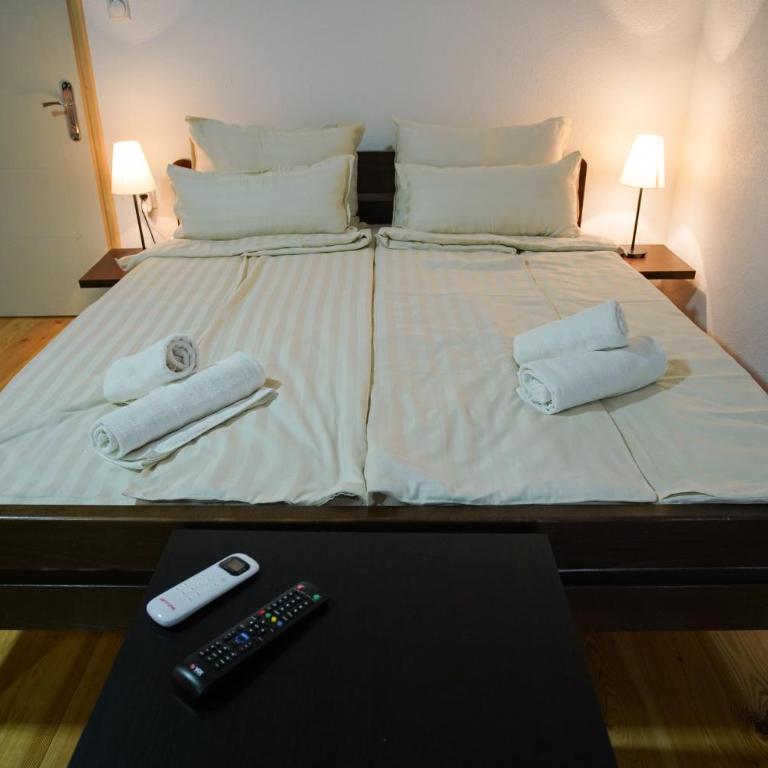 Epicenter - Deluxe King Room - 4