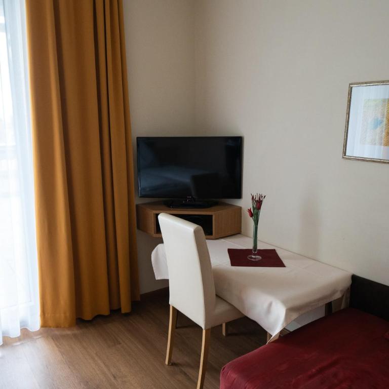 Pension Pleikner - Doppelzimmer mit Balkon - 4