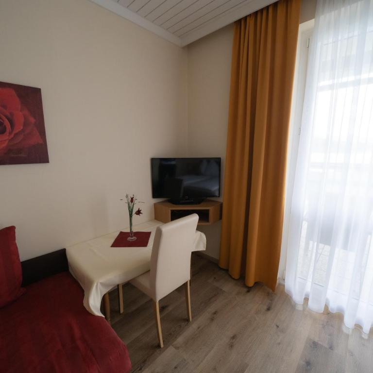 Pension Pleikner - Doppelzimmer mit Balkon - 6